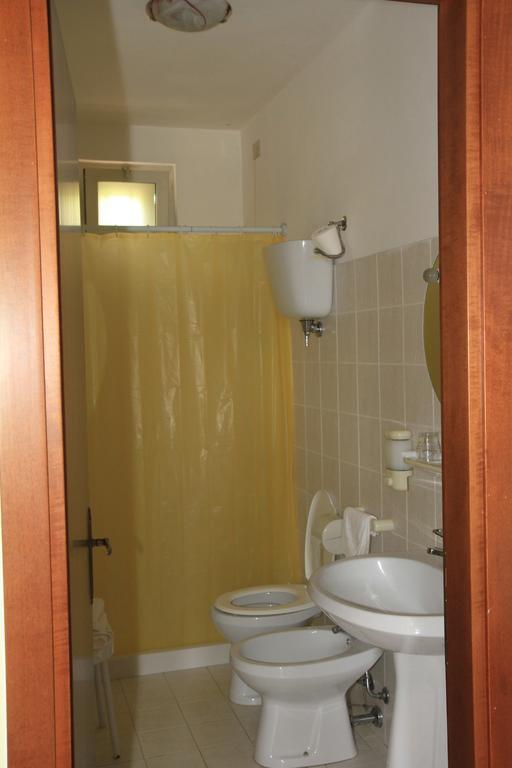 Hotel La Quiete Assis Quarto foto